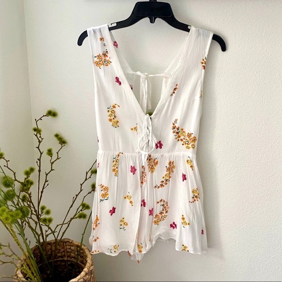 Urban Outfitters White Floral Romper - Picture 12 of 13